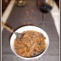 Bigos ze śliwkami wędzonymi i prawdziwkami