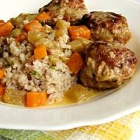 pulpeciki w sosie ogorkowo-marchewkowym...