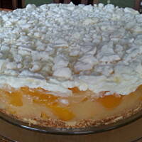 Torcik z brzoskwiniami i bezami bez pieczenia