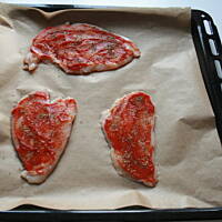 Pierś z kurczaka pod pierzynką z serka wiejskiego