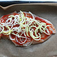 Pierś z kurczaka pod pierzynką z serka wiejskiego