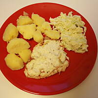 Pierś z kurczaka pod pierzynką z serka wiejskiego