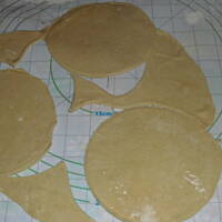 Empanadas z mieloną wołowiną, jajkiem i oliwkami