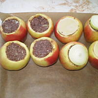 grillowane jabłka nadziewane kaszanką