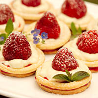 Krążki budyniowe z truskawkami