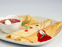 Fot. Wkn, Naleśniki z dżemowym musem truskawkowym