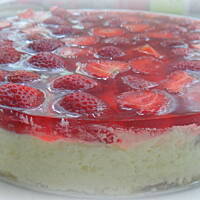 Sernik na zimno z truskawkami