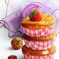 Muffiny migdałowe z truskawkami