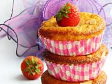 Fot. Mloda, Muffiny migdałowe z truskawkami