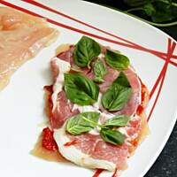 Drobiowe ślimaczki pomidorowe na patyku