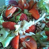 Sałatka z truskawkami