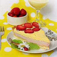 Tarta truskawkowo - adwokatowa