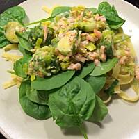 Tagliatelle z wędzonym łososiem