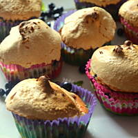 Babeczki jagodowe z bezą