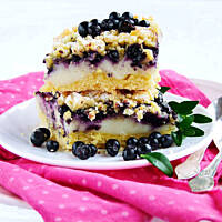 ciasto z mlecznym budyniem i jagodami...