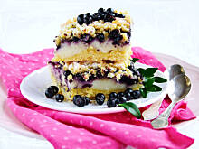 Fot. izaa_a, ciasto z mlecznym budyniem i jagodami...