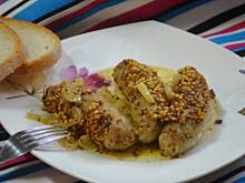 Fot. makusia, Biała kiełbasa zapiekana z cebulą i piwem