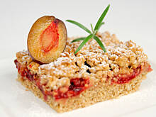 Fot. Wkn, Placek ze śliwkami cynamonowo-razowy