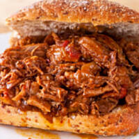 Pieczeń w kanapce/nalesniku/tortilli