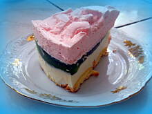 Fot. oczko, Sernik na zimno z kremem truskawkowym