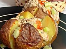 Fot. Mloda, Pieczone ziemniaki z sosem tuńczykowym