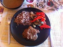 Fot. marcia_pxnd, Karkówka w sosie pieczeniowym ze śliwkami