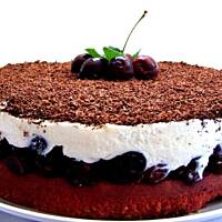 Wiśniowy torcik z mascarpone i czekoladą