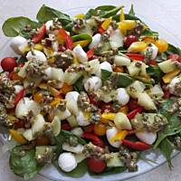 Kolorowa sałatka na imprezy