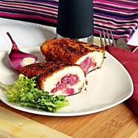 Roladki drobiowe z czerwoną cebulą