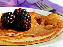 Fot. Mloda, Omlet otrębowy z jeżynami