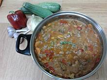 Fot. Ashtraygirl, Gulasz wieprzowy z warzywami