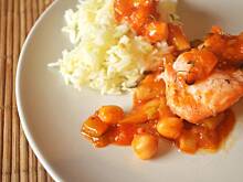 Fot. sebek, Łosoś z aromatyczną "salsą" i ryżem szafranowym