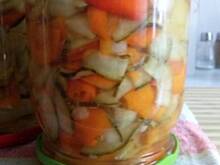 Fot. dybuk81, Sałatka konserwowa z cukinii i papryki