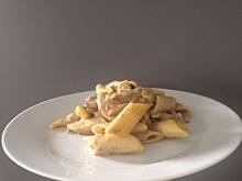 Fot. ev87, Sos z suszonych grzybow z makaronem penne i poledwiczkami