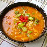 Pikantna zupa a'la bozbasz z pulpecikami i kaszą