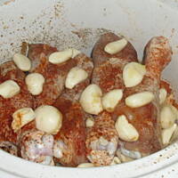 Pałki kurczaka z czosnkiem z wolnowara