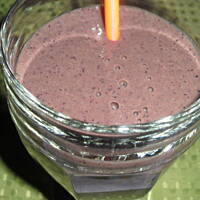 Koktajl jagodowy ze szpinakiem