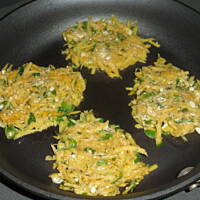 Placuszki z dyni z fetą i zieleniną