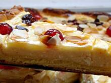 Fot. Betti Blue, Sernik z jabłkami na cieście drożdżowym