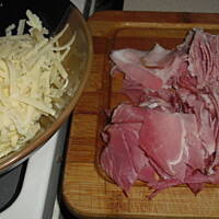 Strata z szynką i szparagami