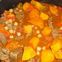 Pikantny gulasz z jagnięciny z dynią