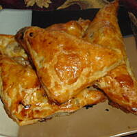 Rożki francuskie z jabłkami, orzechami i serem gorgonzola