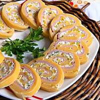 Rolada serowa z szynką i kukurydzą