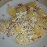 Zapiekanka ziemniaczana z kiełbaską w sosie śmietanowo-ziołowym :)