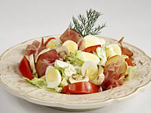 Fot. Wkn, Sałatka z przepiórczymi jajeczkami