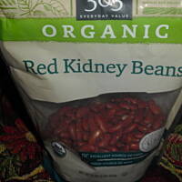 Zupa z jarmużem, kiełbasą i fasolą