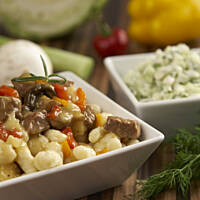 Gulasz z kluseczkami domowymi