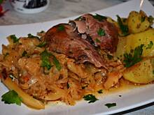 Fot. makusia, Golonka indycza na kapuście z szybkowaru