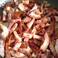 Spaghetti z suszonymi pomidorami i brokułem