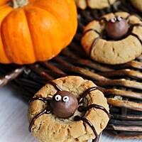 Pajączki na Halloween z masłem orzechowym